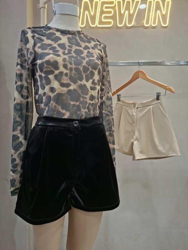 SHORT CON PINZA ONYX