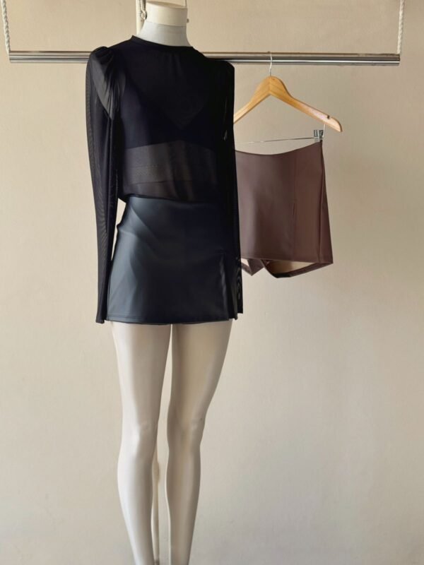 POLLERA PANTALON CUERINA CON TAJO T. CHICO