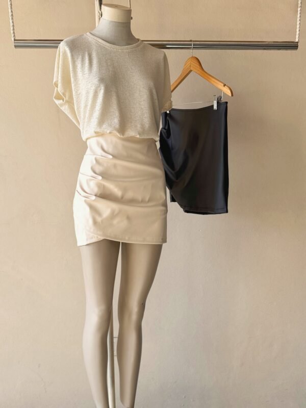 POLLERA CUERINA FRUNCE LATERAL T.GRANDE