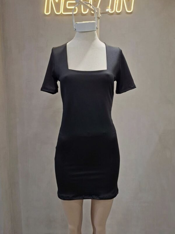 VESTIDO MC CUELLO CUADRADO MICROFIBRA