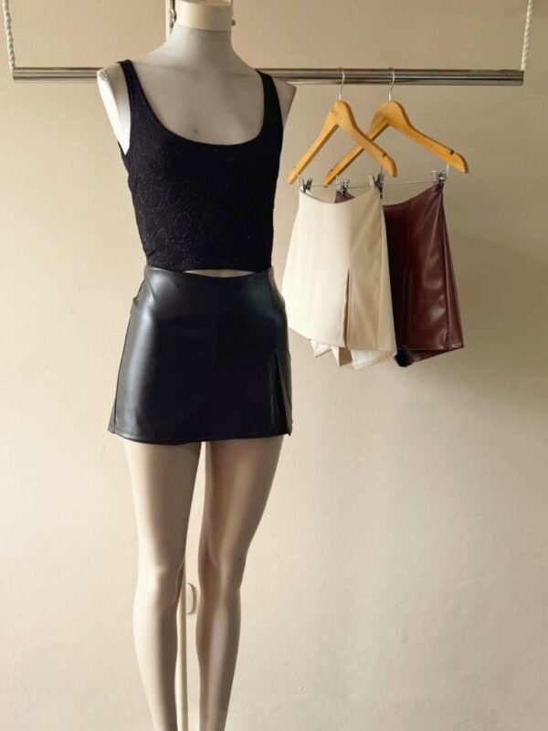 POLLERA PANTALON CUERINA CON TAJO T. CHICO