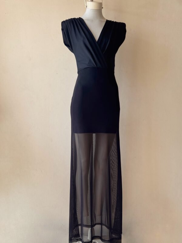 VESTIDO HOMBRERAS LARGO TUL LISO