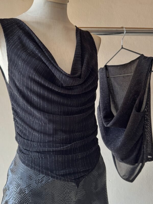 Alternative view of TOP BUCHE FRUNCE LATERAL TUL LUREX