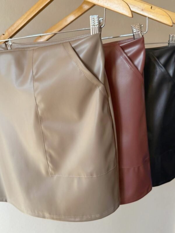 Alternative view of POLLERA CUERINA CON BOLSILLOS  GRANDE