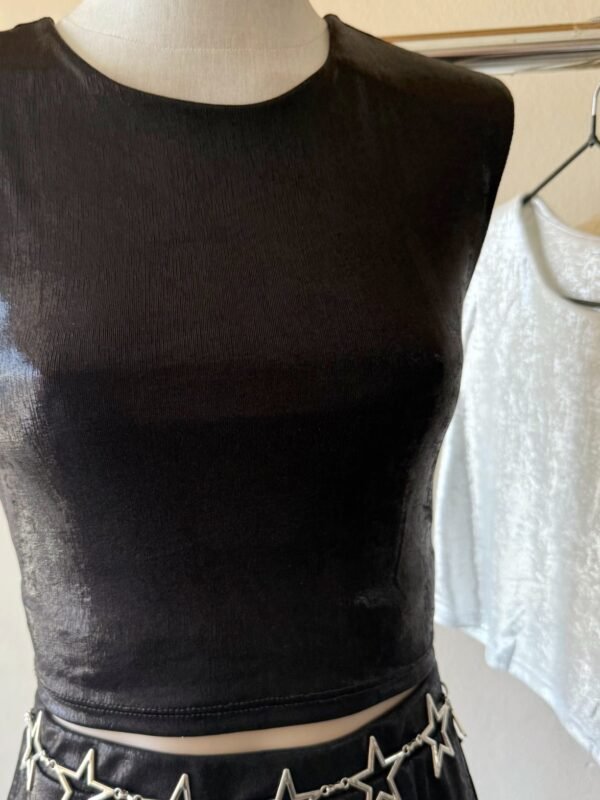 Alternative view of TOP HOMBRERAS LUCY