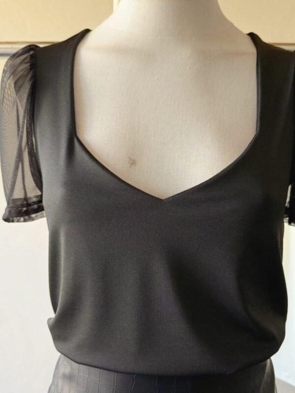 Alternative view of TOP MC PRINCESA TUL CUELLO CORAZON