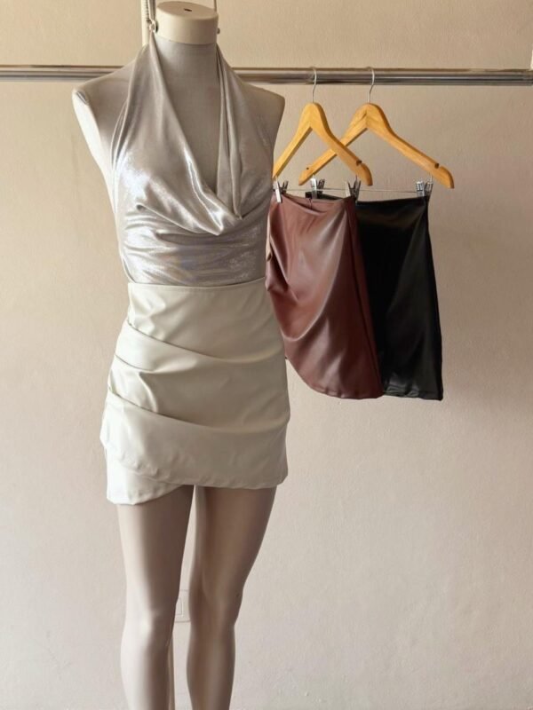 POLLERA FRUNCE LATERAL CUERINA CHICO