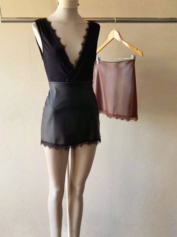 POLLERA CUERINA PUNTILLA T2