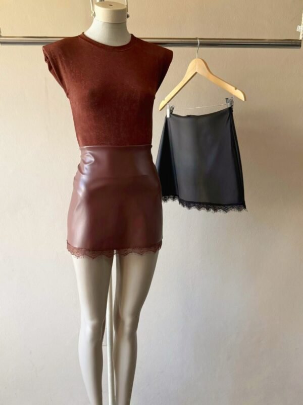 POLLERA CUERINA PUNTILLA T1