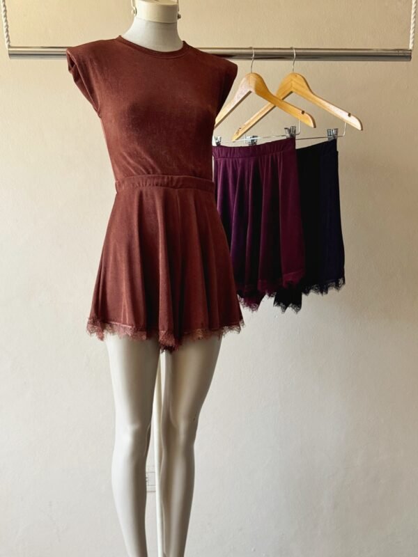 SHORT SLINKY PUNTILLA