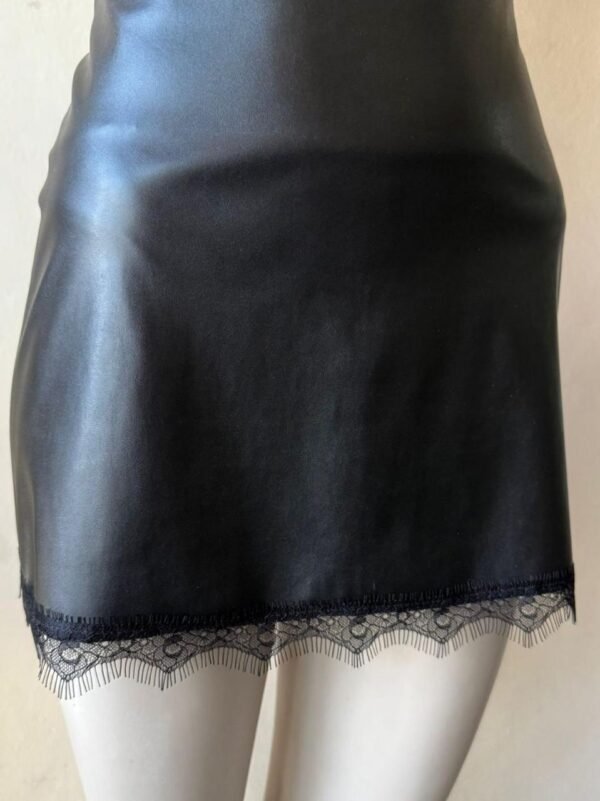 Alternative view of POLLERA CUERINA CON PUNTILLA