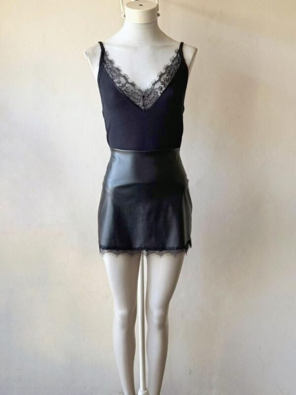 POLLERA CUERINA CON PUNTILLA