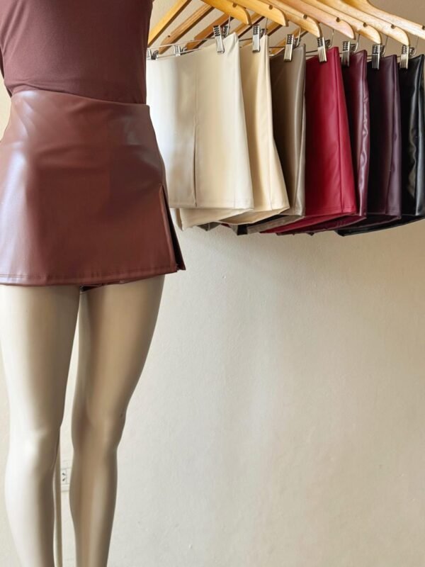 Alternative view of POLLERA PANTALON CUERINA CON TAJO  T.GRANDE