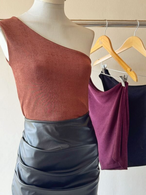 Alternative view of TOP UN HOMBRO SLINKY