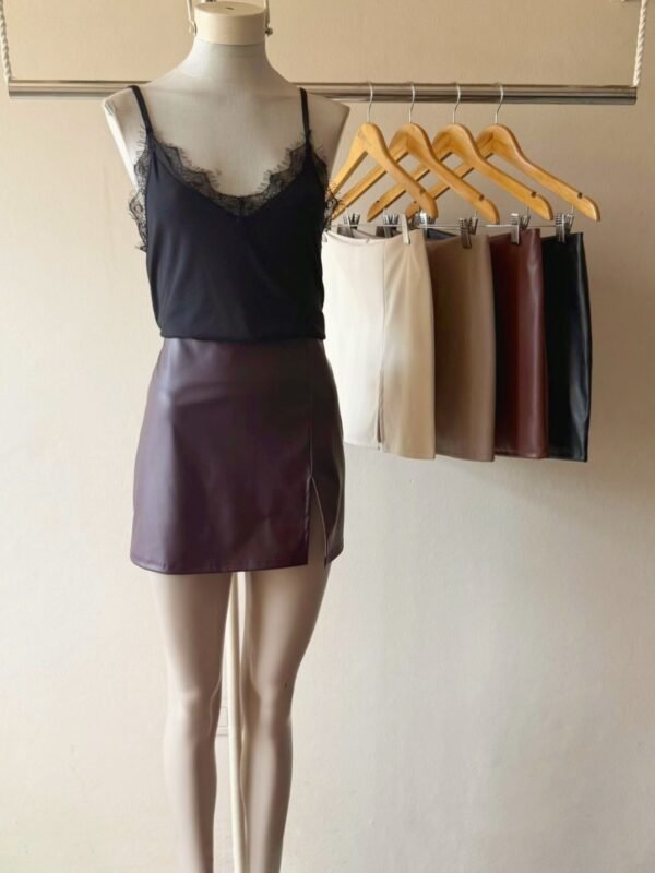 POLLERA CUERINA CON TAJO GRANDE