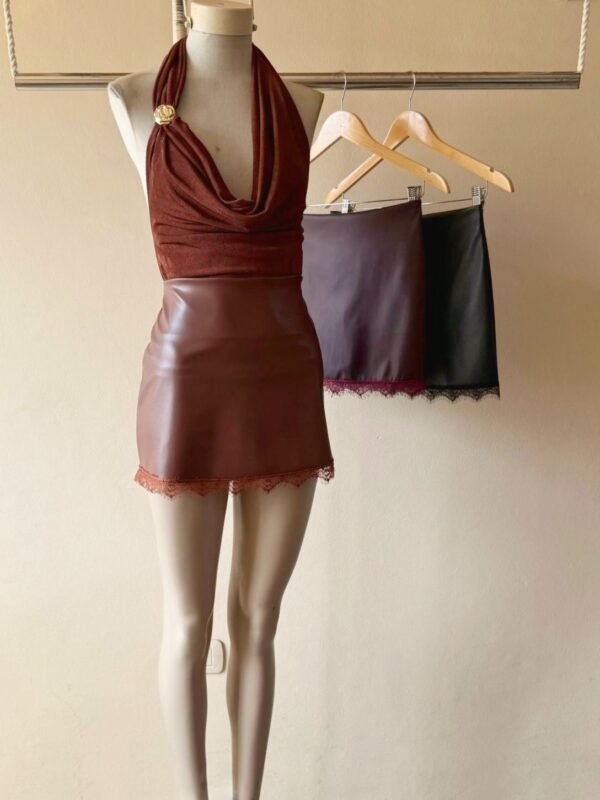 POLLERA CUERINA PUNTILLA T2