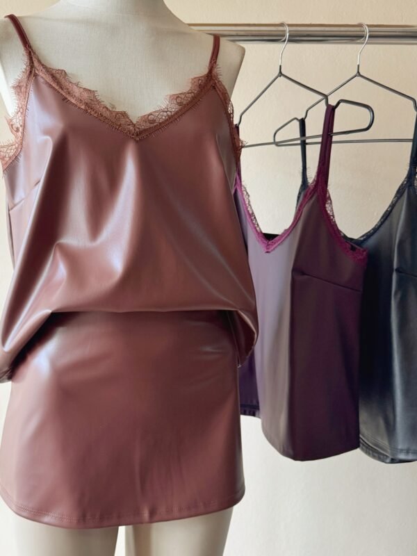 Alternative view of MUSCULOSA PUNTILLA CUERINA