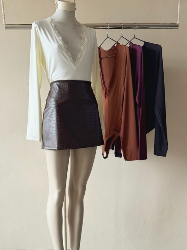 BODY ML ESCOTE V PUNTILLA MICROFIBRA