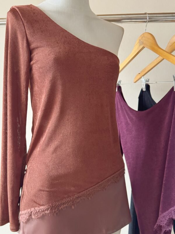 Alternative view of TOP UN HOMBRO ML SLINKY CON PUNTILLA