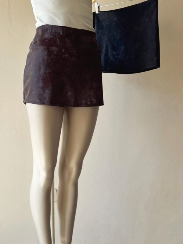 Alternative view of POLLERA CUERINA CHLOE TIRO BAJO