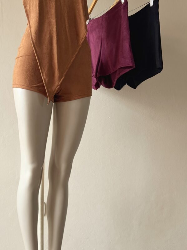 Alternative view of SHORT TIRO ALTO SUEDE