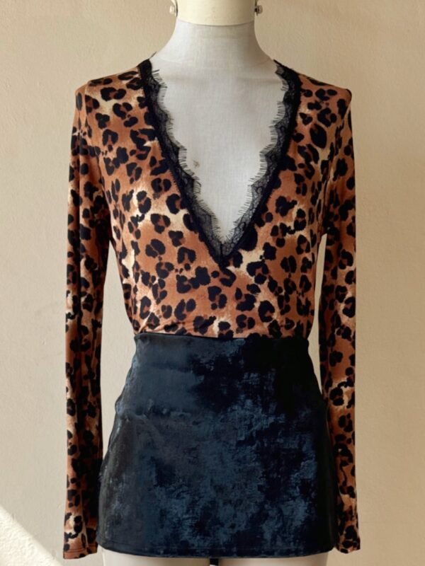 Alternative view of BODY ESCOTE V PUNTILLA GAMUZADO PRINT