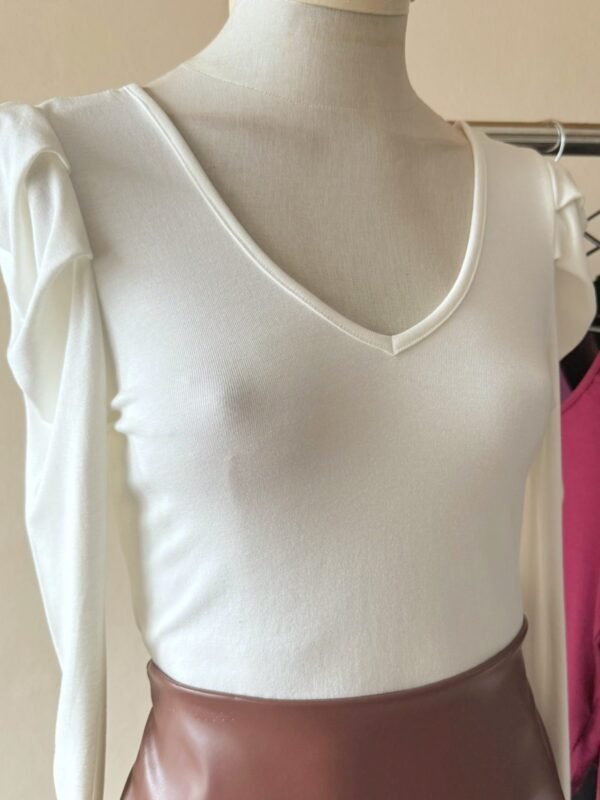 Alternative view of REM ML PRINCESA V MELVIN