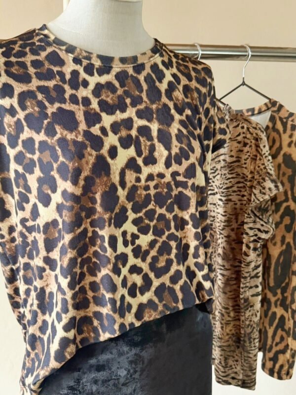 Alternative view of REM MC ANCHA SLINKY PRINT