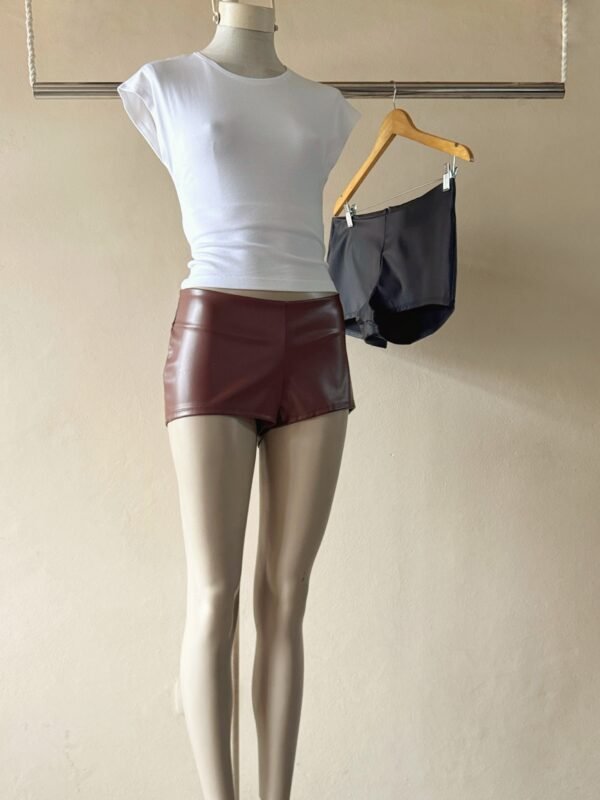 SHORT CUERINA TIRO BAJO