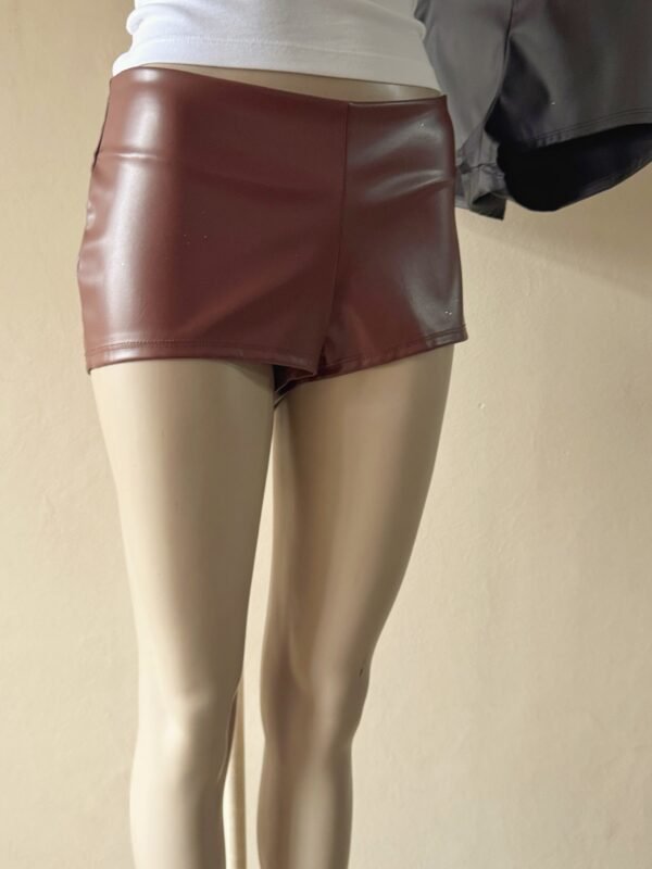 Alternative view of SHORT CUERINA TIRO BAJO