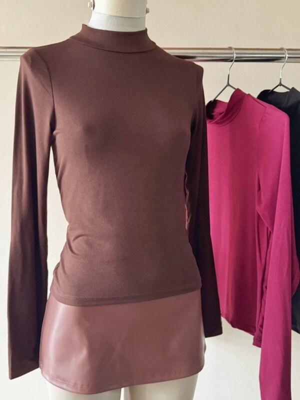 Alternative view of POLERA ML GAMUZADO