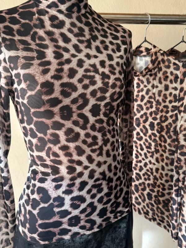 Alternative view of POLERA ML TUL ESTAMPADO