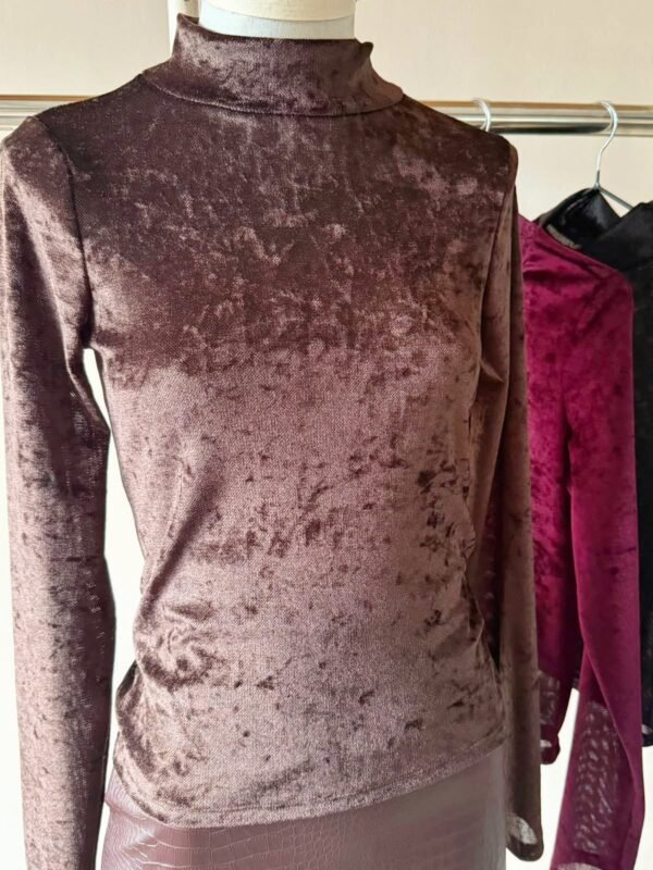 Alternative view of POLERA ML TUL VELVET