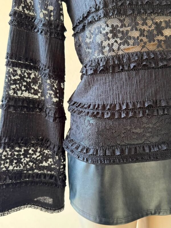 Alternative view of TOP CUELLO BOTE ENCAJE CAPAS
