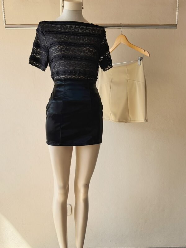 POLLERA CON RECORTES ONIX T2