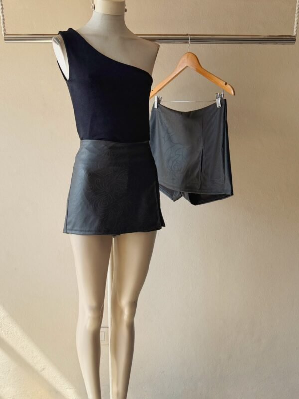 POLLERA PANTALON CUERINA BORDADA T2