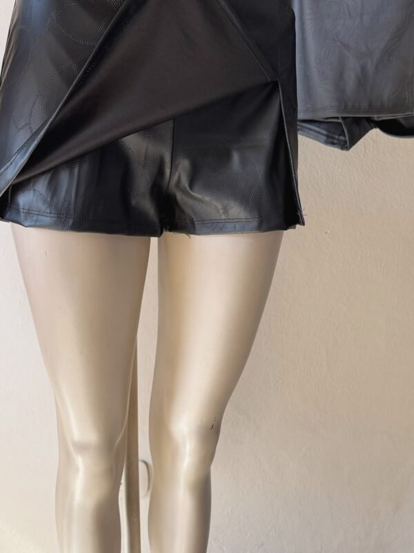 Alternative view of POLLERA PANTALON CUERINA BORDADA T1