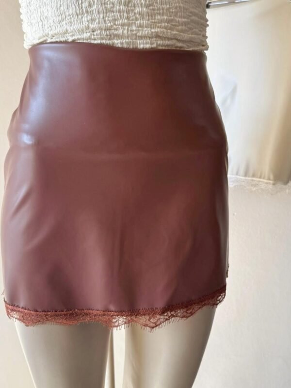 Alternative view of POLLERA CUERINA PUNTILLA T1