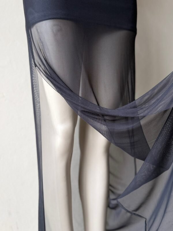 Alternative view of POLLERA LARGA CON TAJO TUL LISO