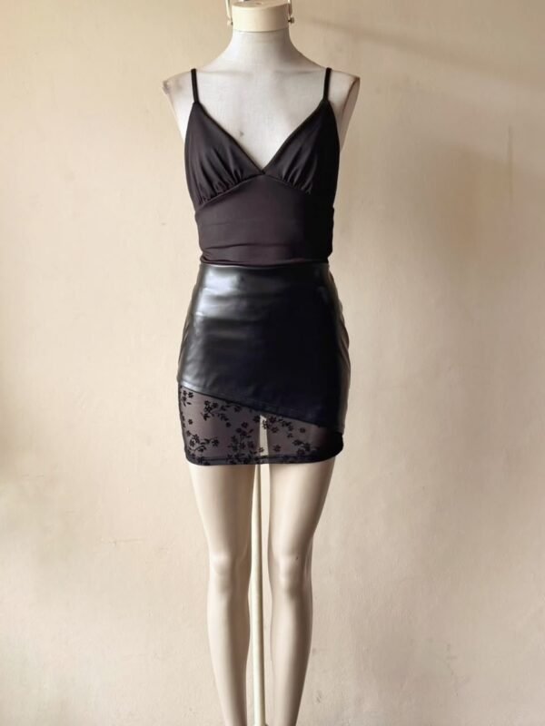 POLLERA CUERINA CON TUL FLOCK